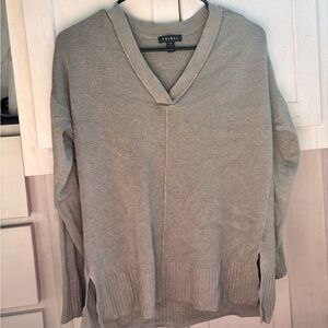 Tribal V-Neck Sweater in green